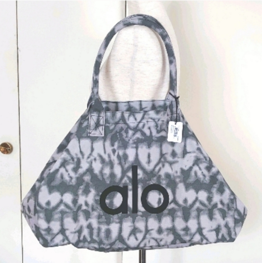 ALO Yoga Shopper Tote - Picture 6 of 8